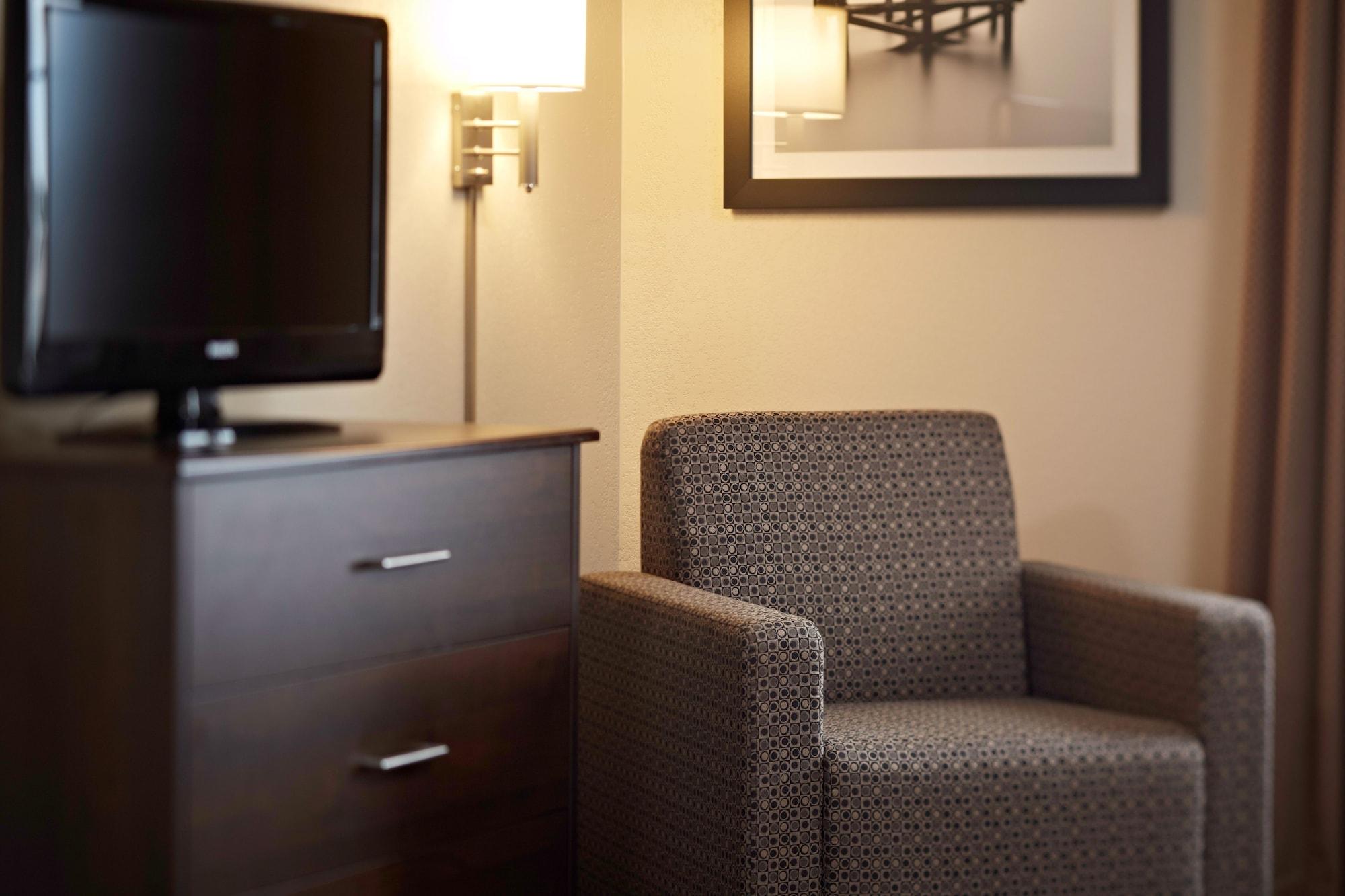 Quality Inn & Suites Estevan Extérieur photo