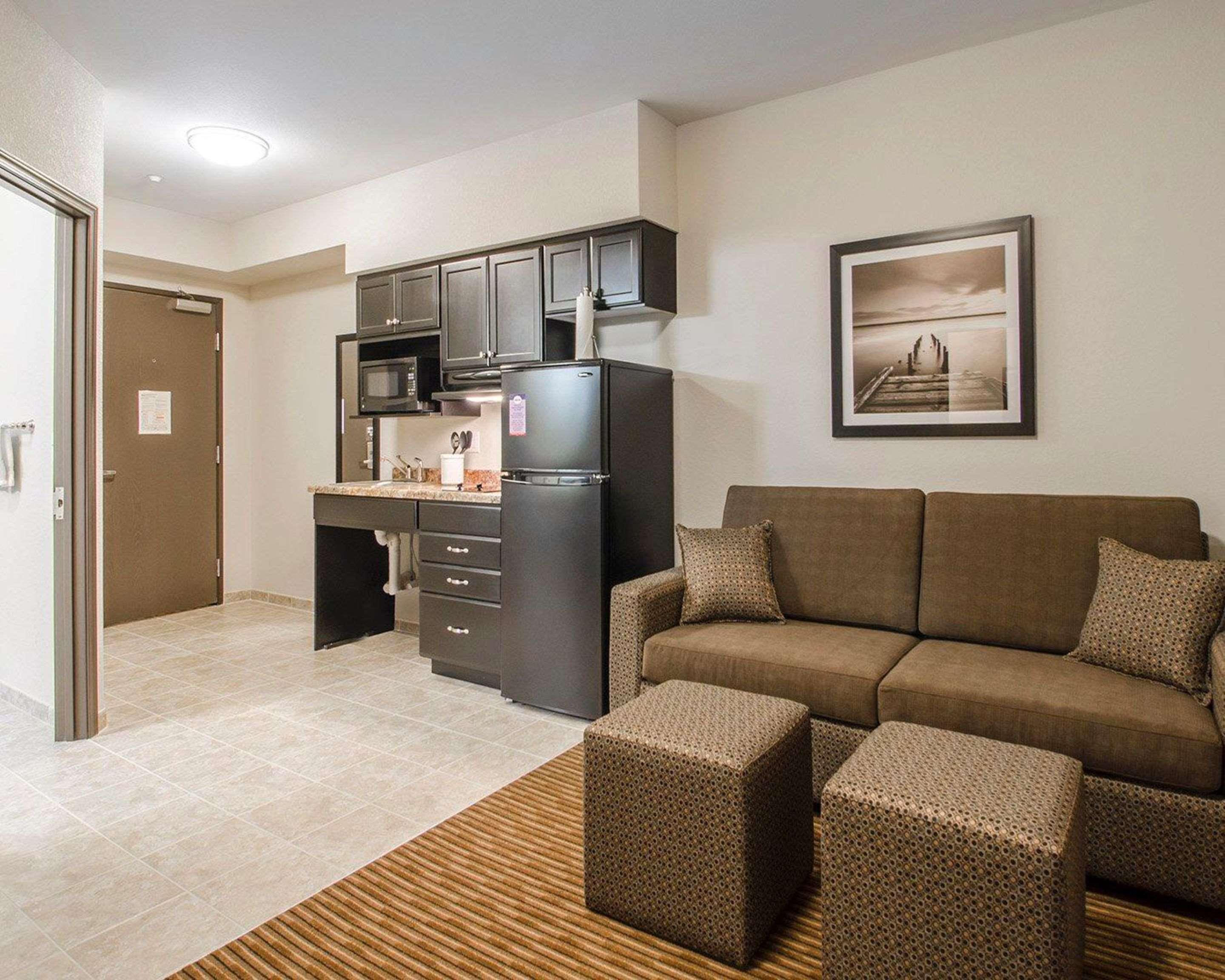 Quality Inn & Suites Estevan Extérieur photo