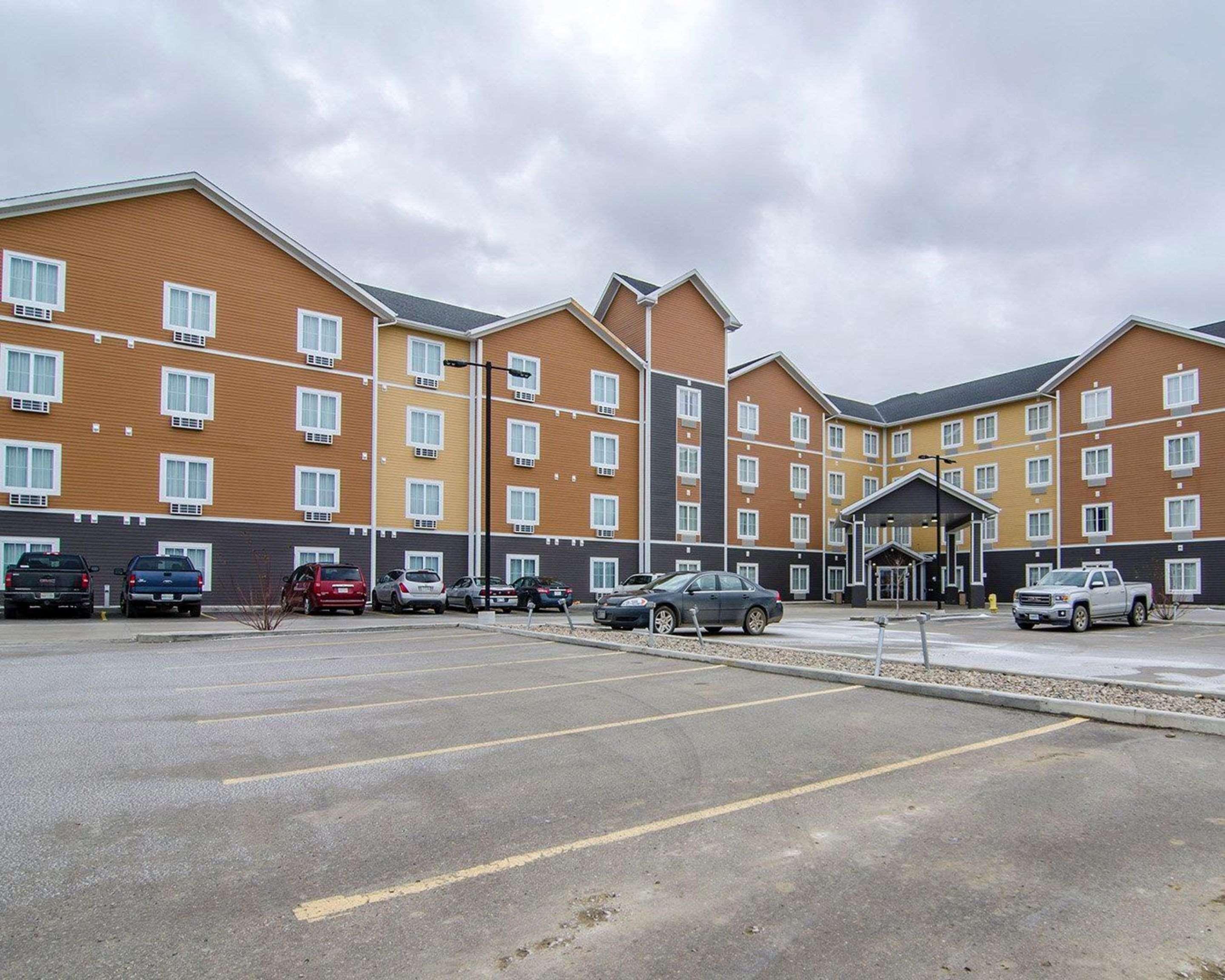 Quality Inn & Suites Estevan Extérieur photo
