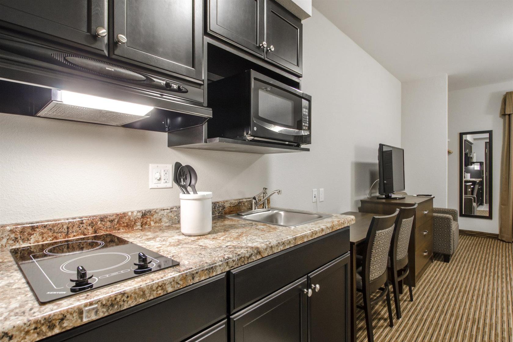 Quality Inn & Suites Estevan Extérieur photo
