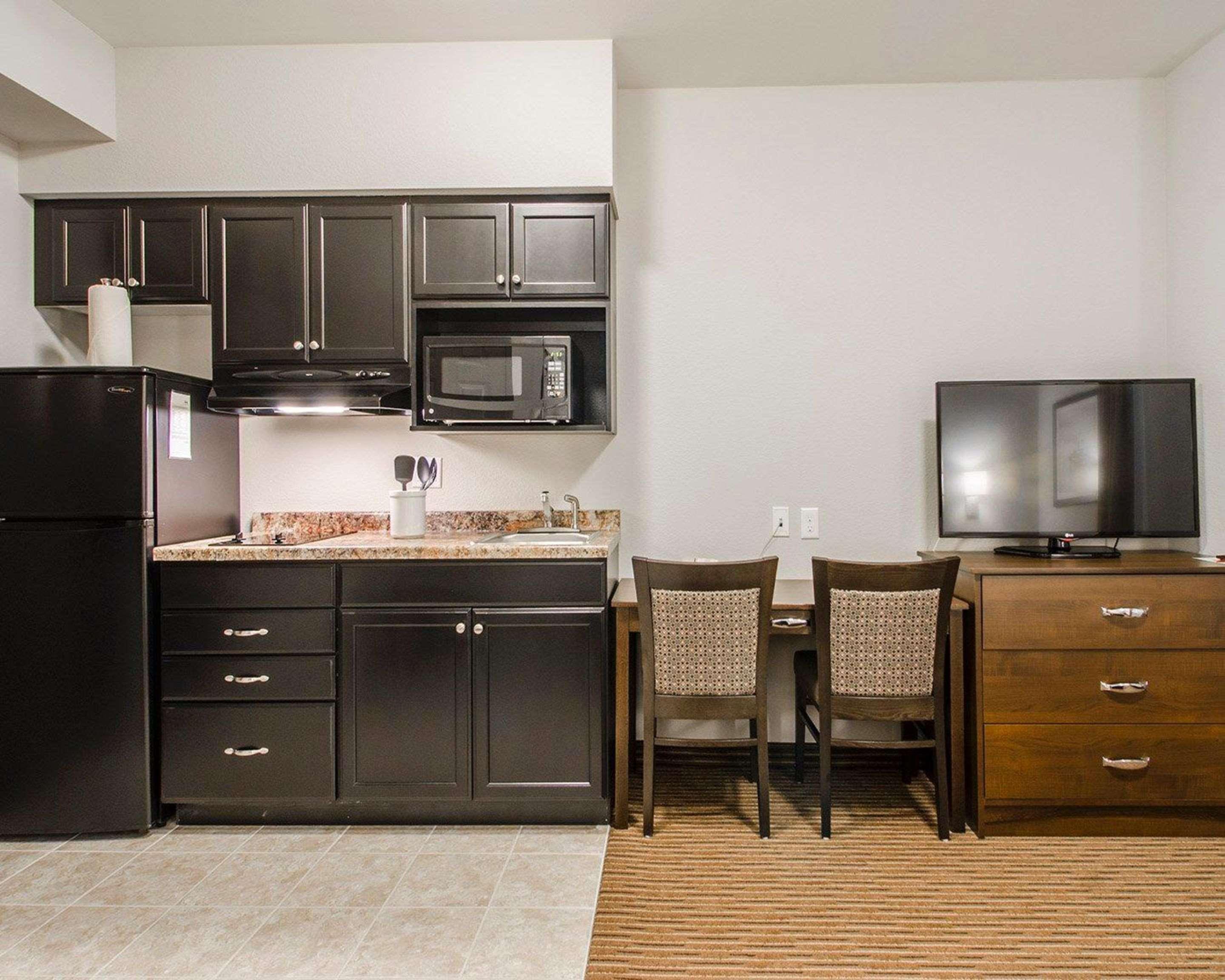 Quality Inn & Suites Estevan Extérieur photo