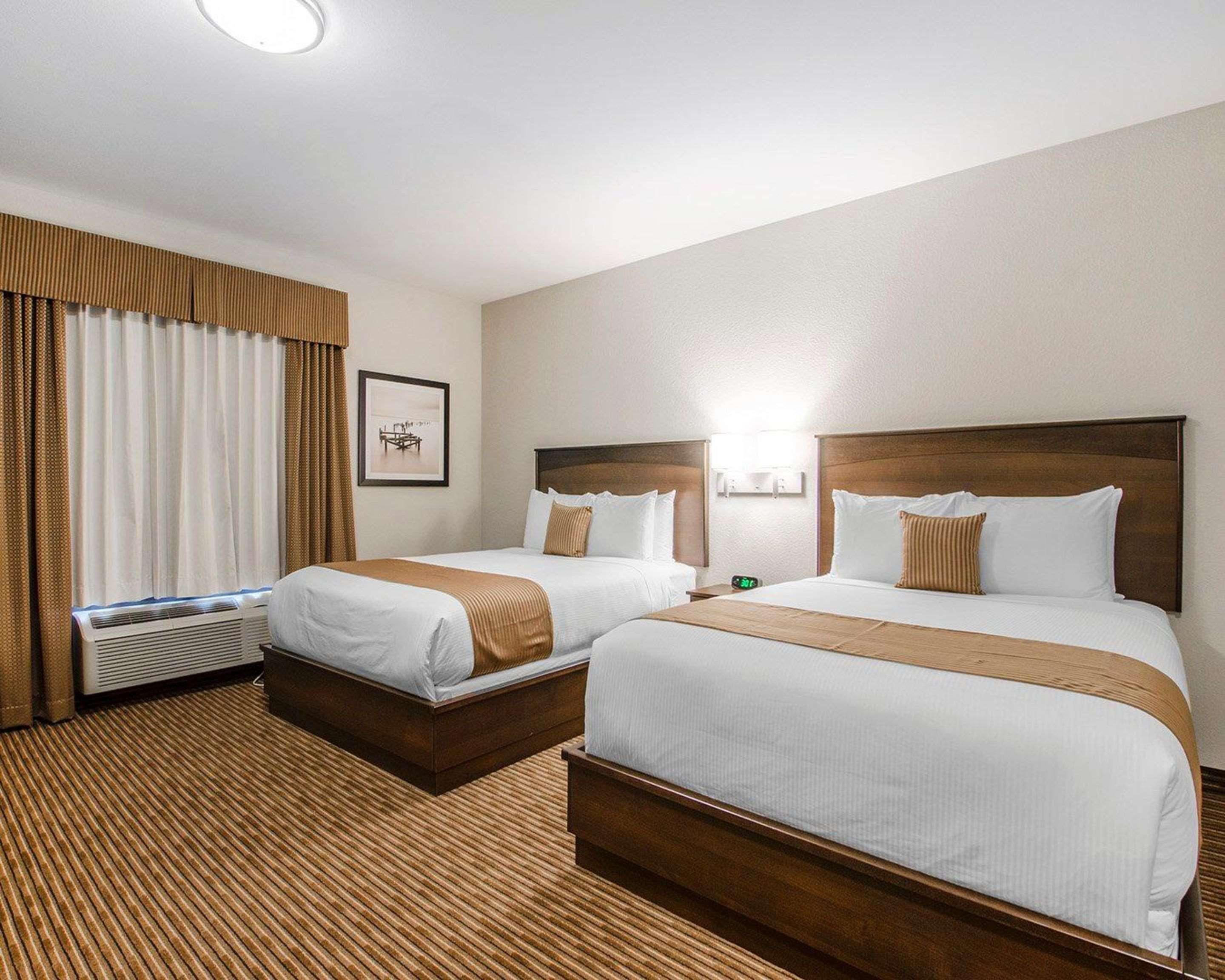 Quality Inn & Suites Estevan Extérieur photo