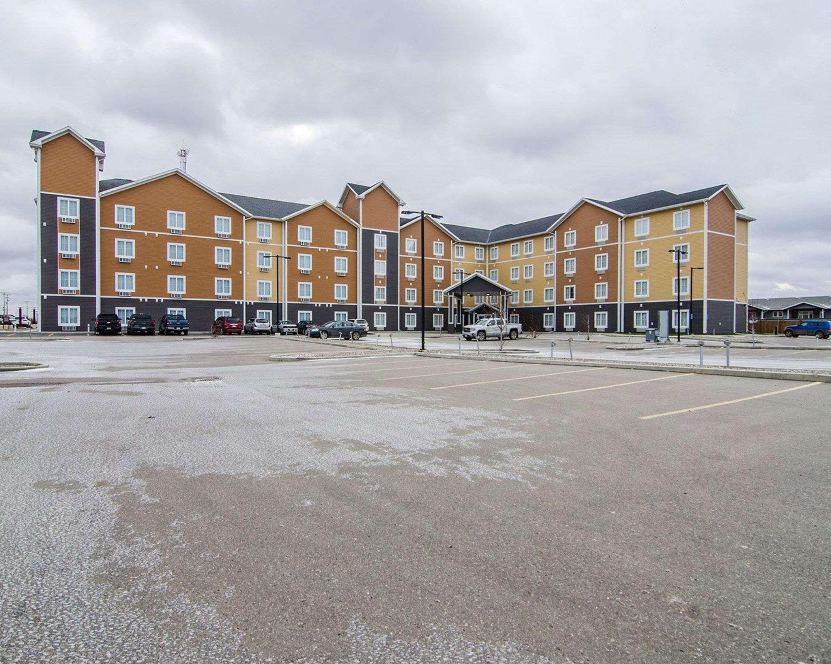 Quality Inn & Suites Estevan Extérieur photo
