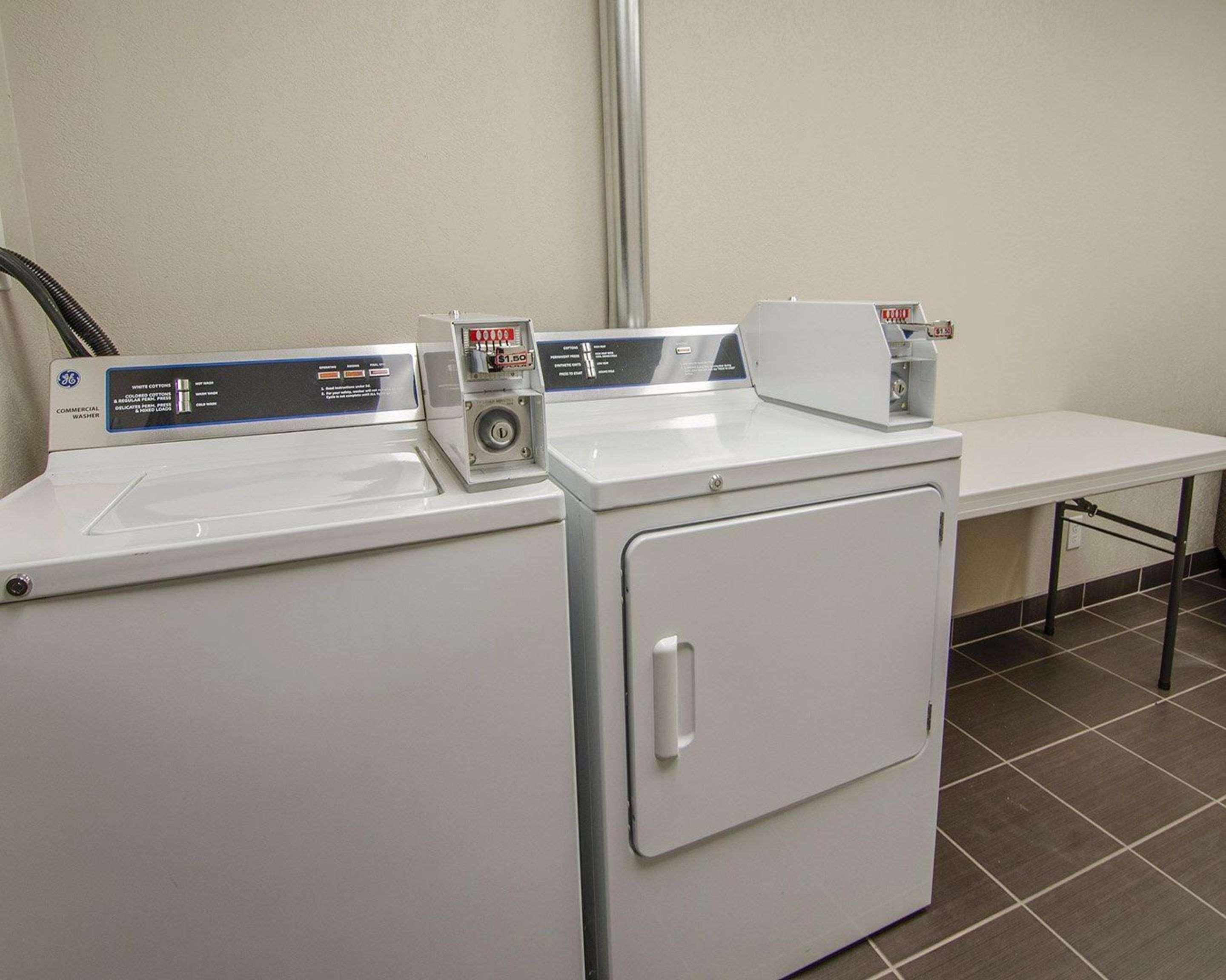 Quality Inn & Suites Estevan Extérieur photo