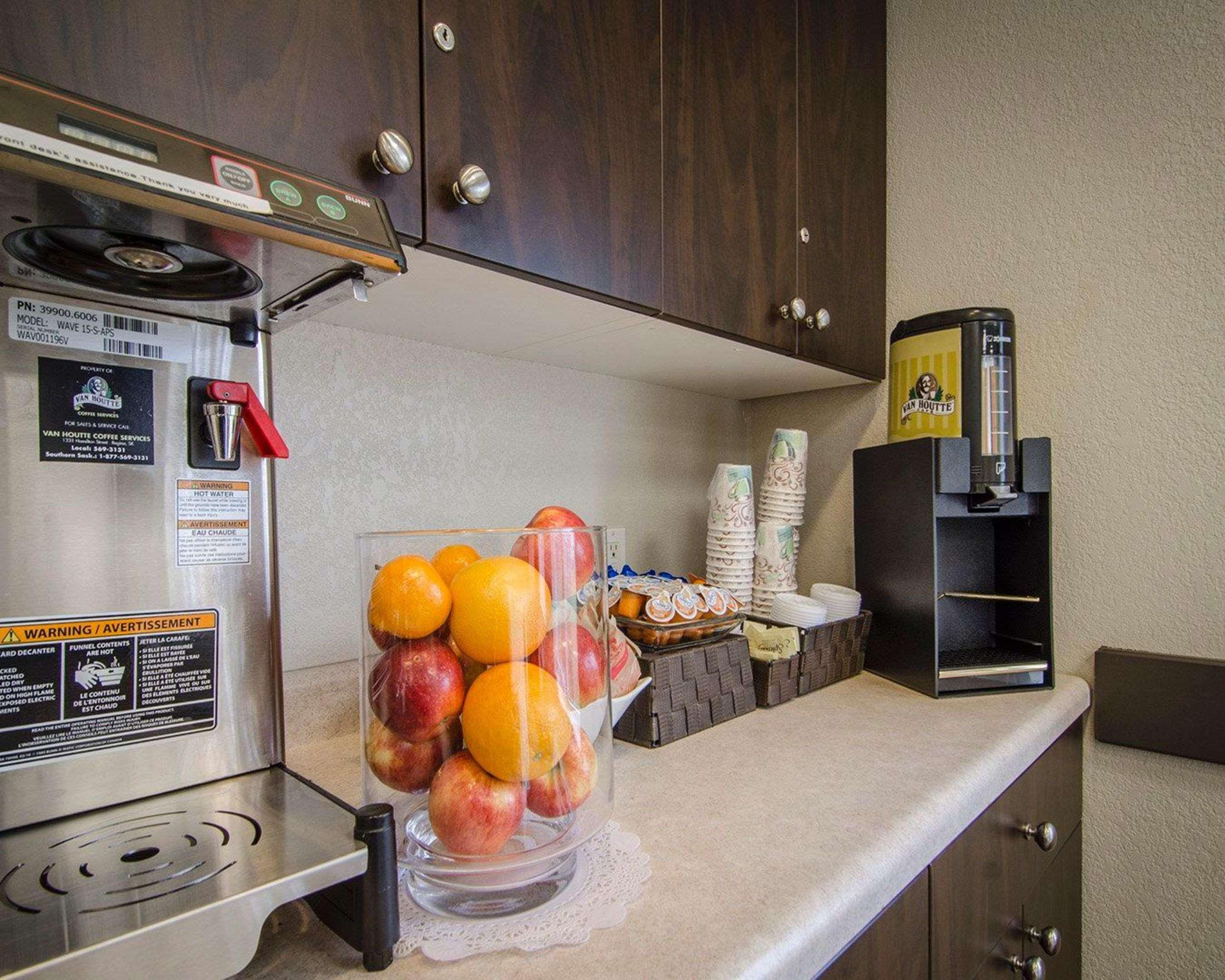 Quality Inn & Suites Estevan Extérieur photo