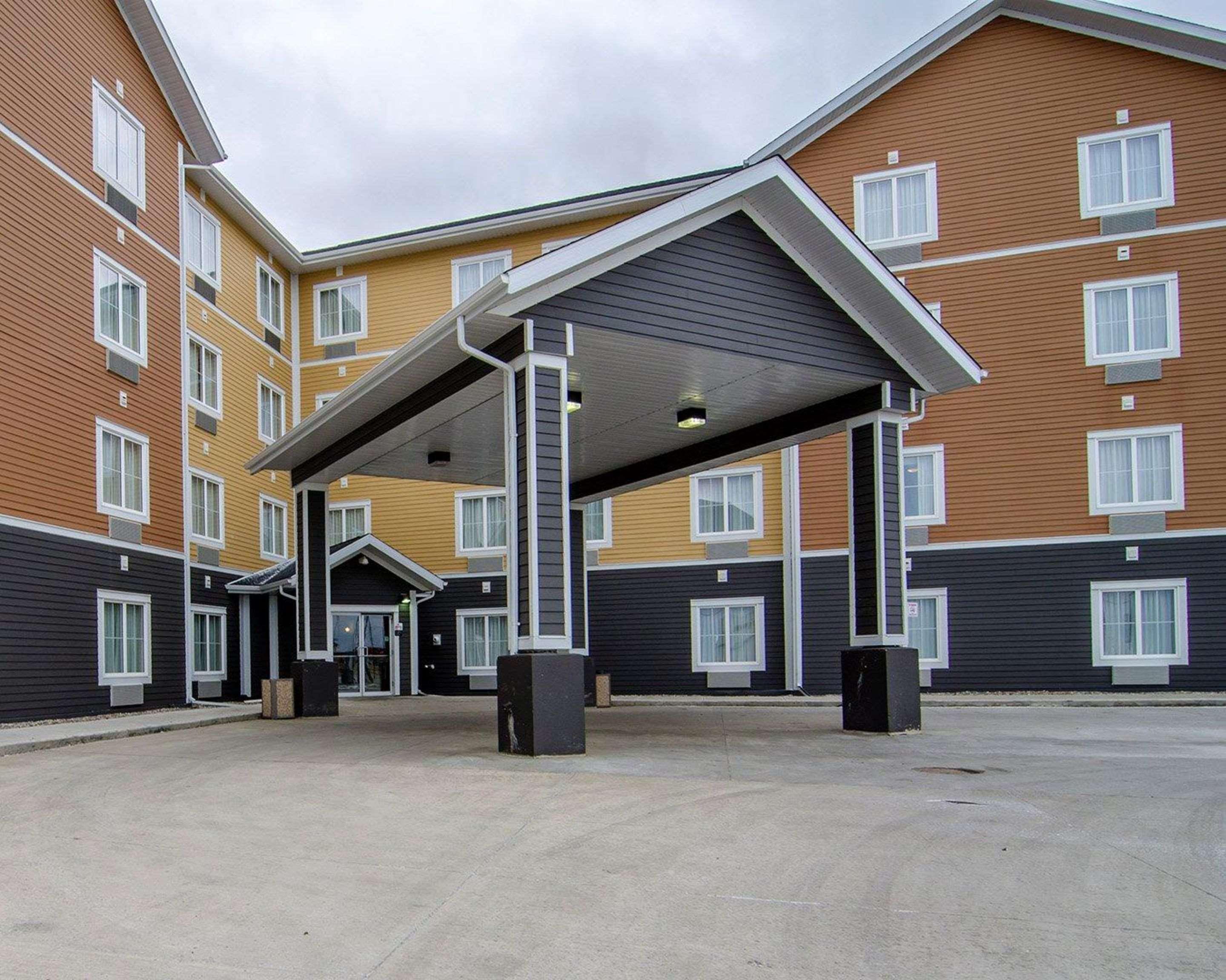 Quality Inn & Suites Estevan Extérieur photo