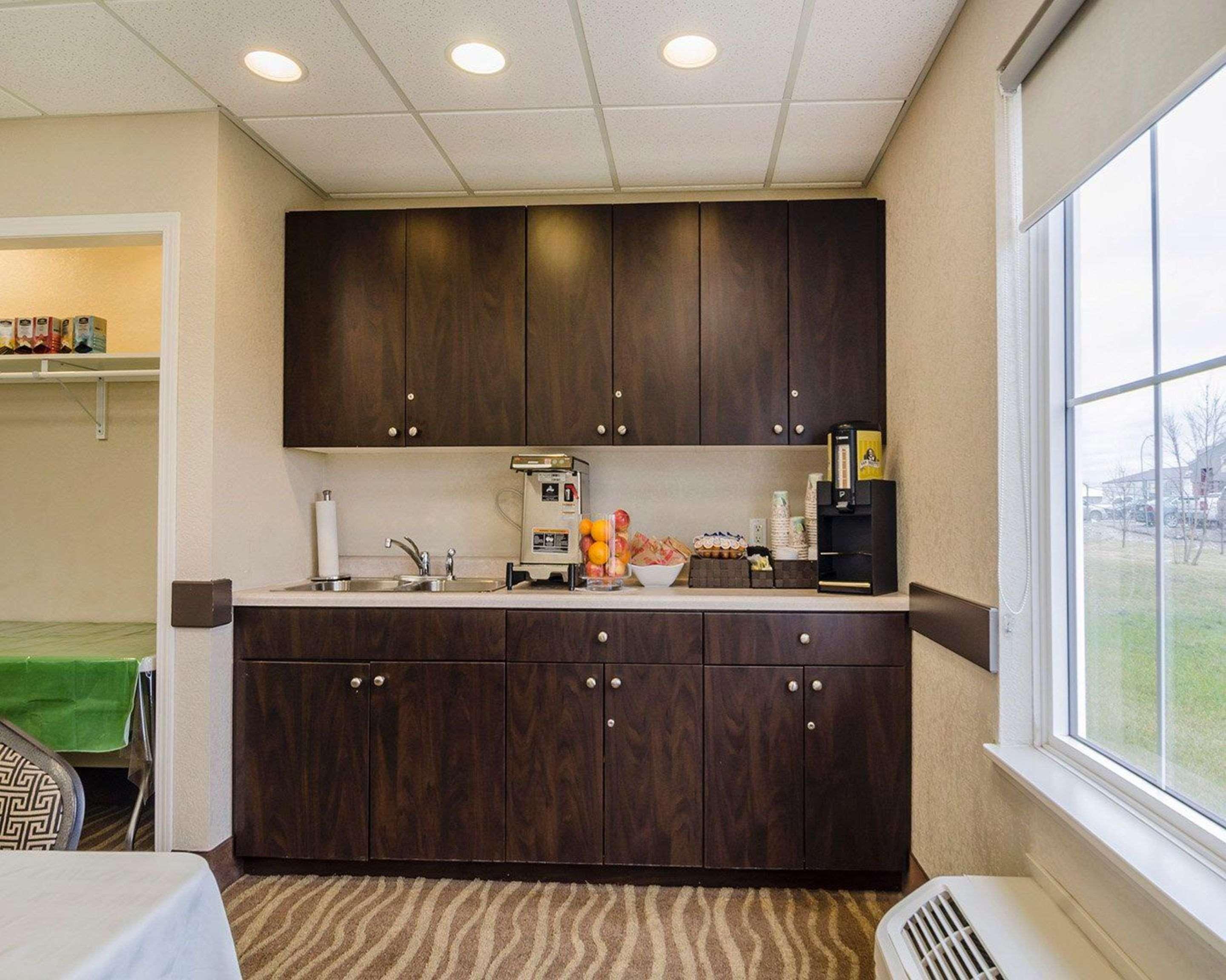 Quality Inn & Suites Estevan Extérieur photo
