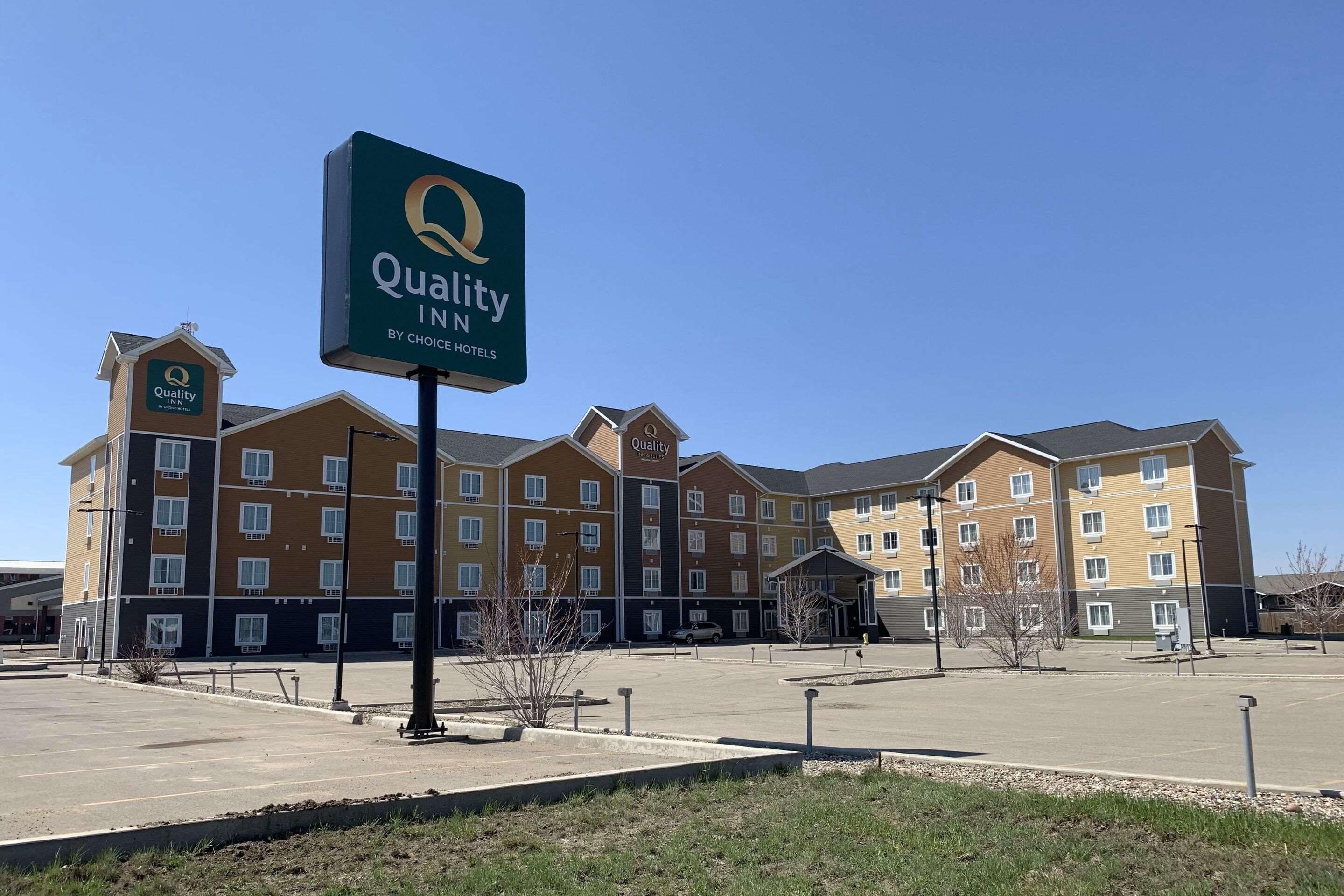 Quality Inn & Suites Estevan Extérieur photo