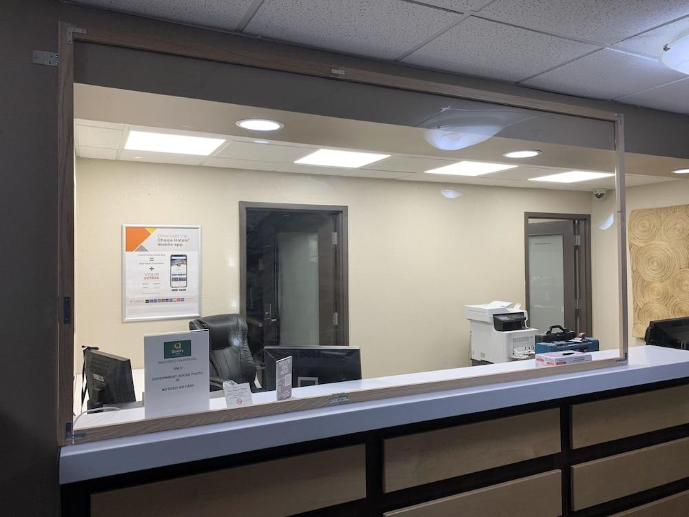 Quality Inn & Suites Estevan Extérieur photo