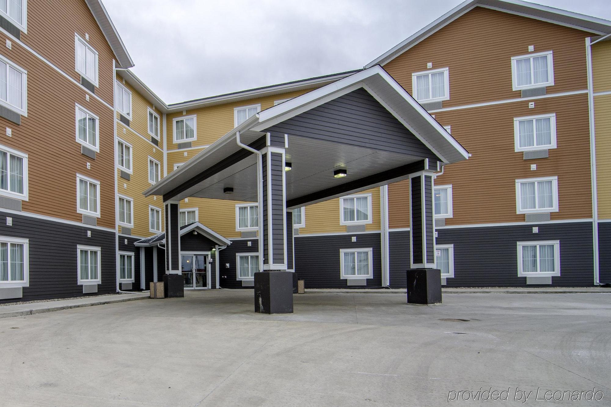 Quality Inn & Suites Estevan Extérieur photo