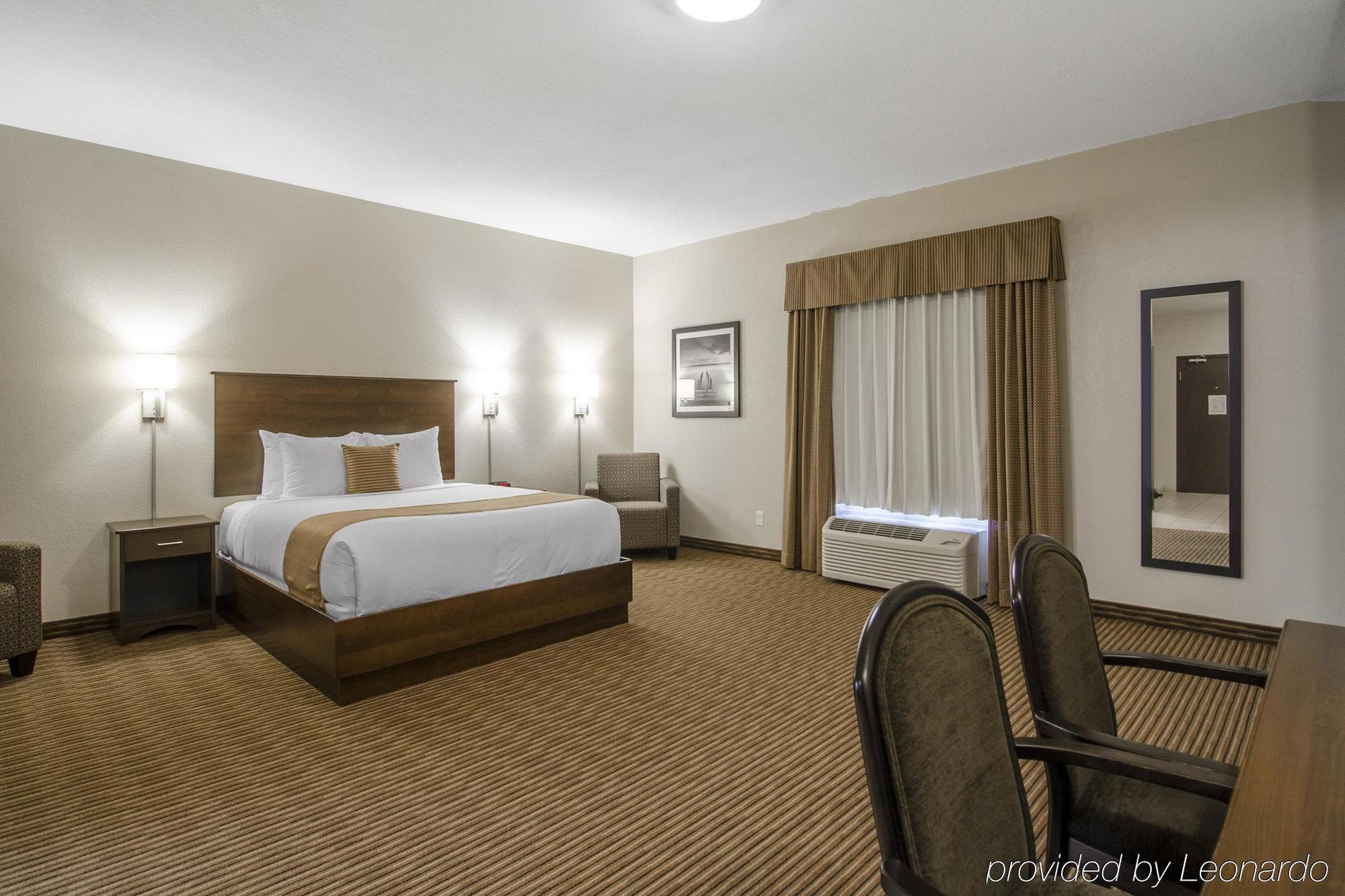 Quality Inn & Suites Estevan Extérieur photo