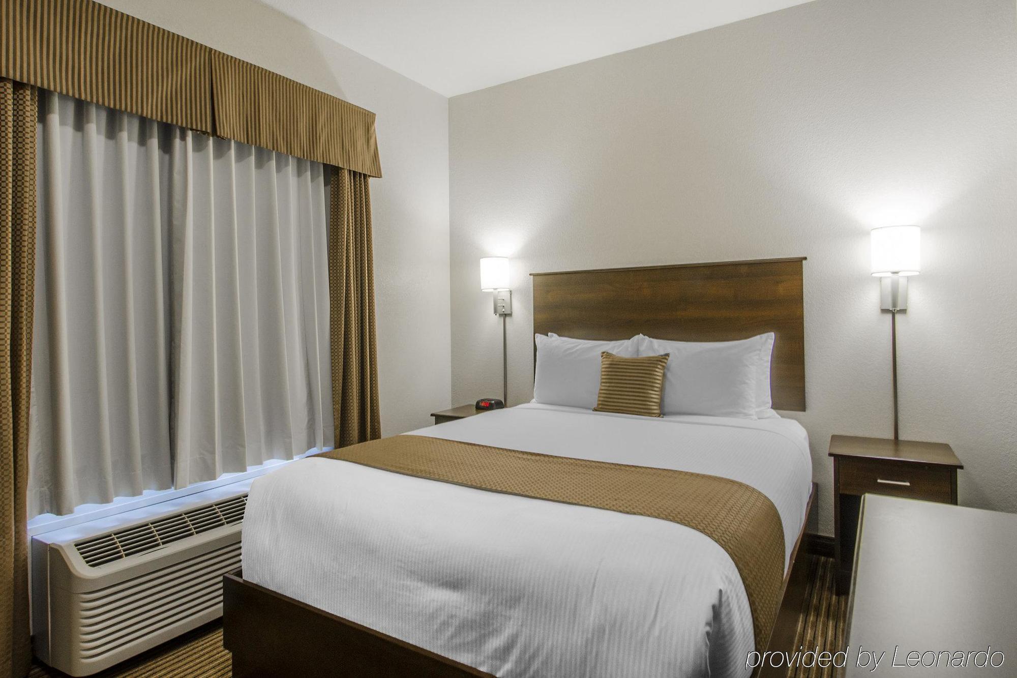 Quality Inn & Suites Estevan Extérieur photo