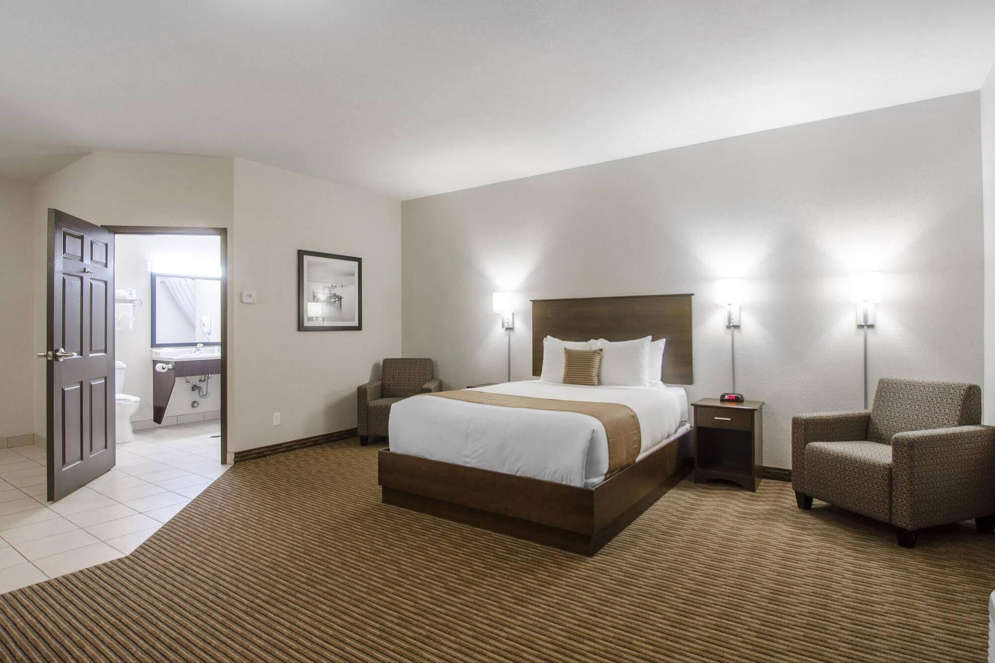 Quality Inn & Suites Estevan Extérieur photo